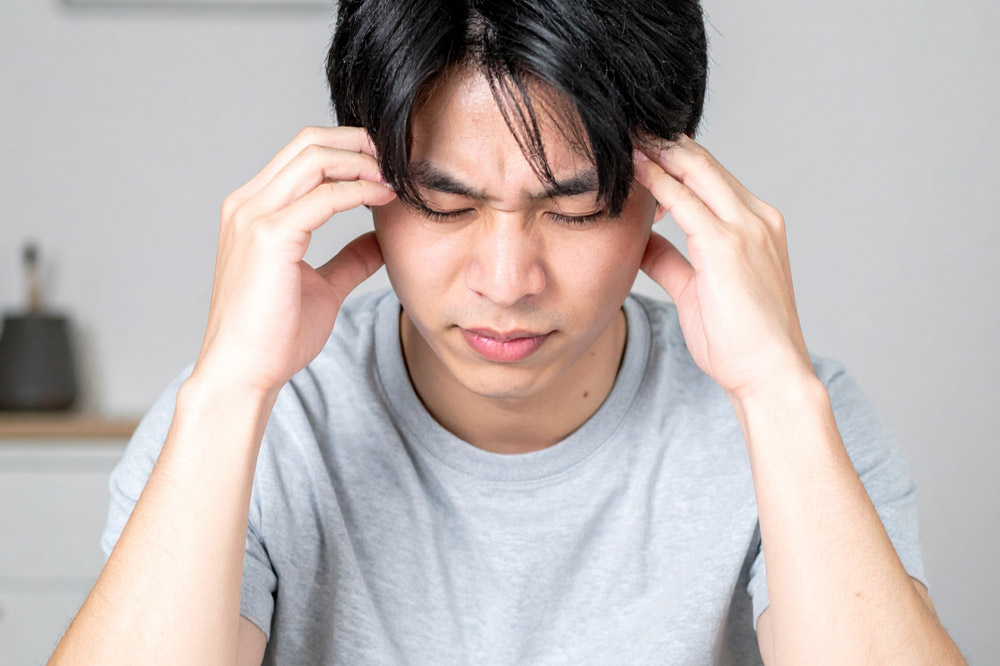 頭痛の男性