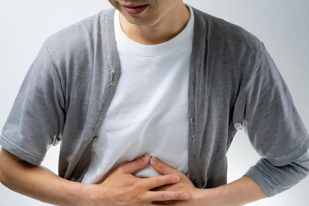 消化不良の男性