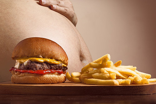 ハンバーガーと肥満男性