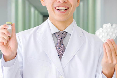 抗不安薬の主な種類とEDに期待される効果について説明する医師