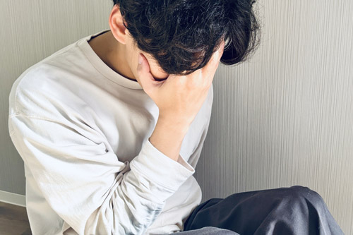 血管障害に悩まされる男性