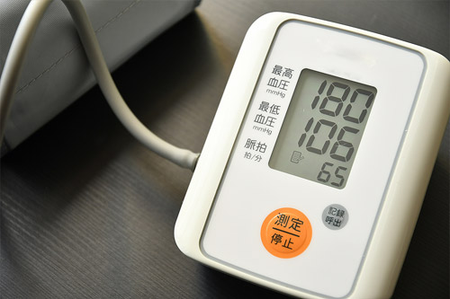 高血圧症の疑いがある血圧計の数値